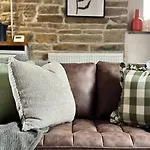 Central Home In Bradford With Free Parking Sleeps 4