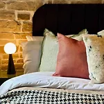 Central Home In Bradford With Free Parking Sleeps 4