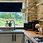 Central Home In Bradford With Free Parking Sleeps 4