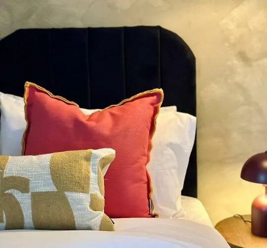 Central Home In Bradford With Free Parking Sleeps 4